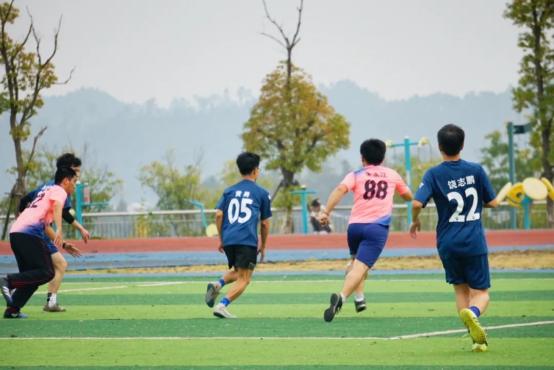 机电足球4.jpg 机电足球4.jpg