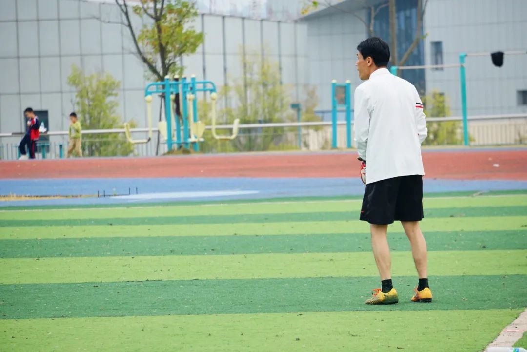 机电足球1.jpg 机电足球1.jpg