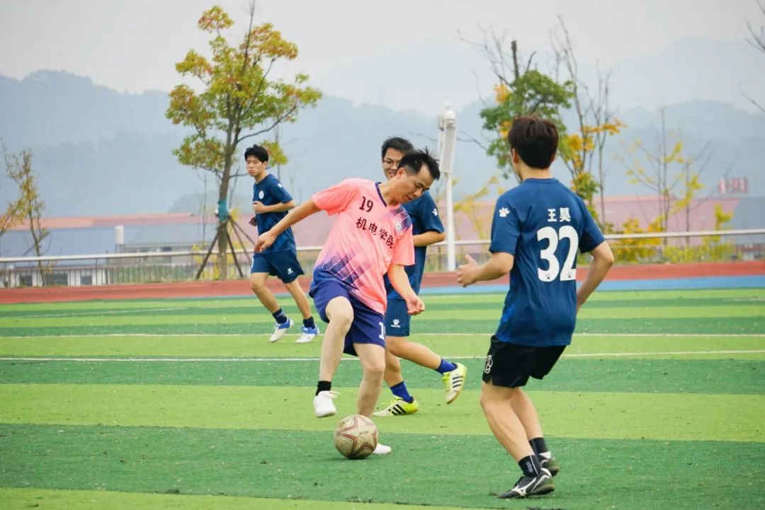 机电足球5.jpg 机电足球5.jpg